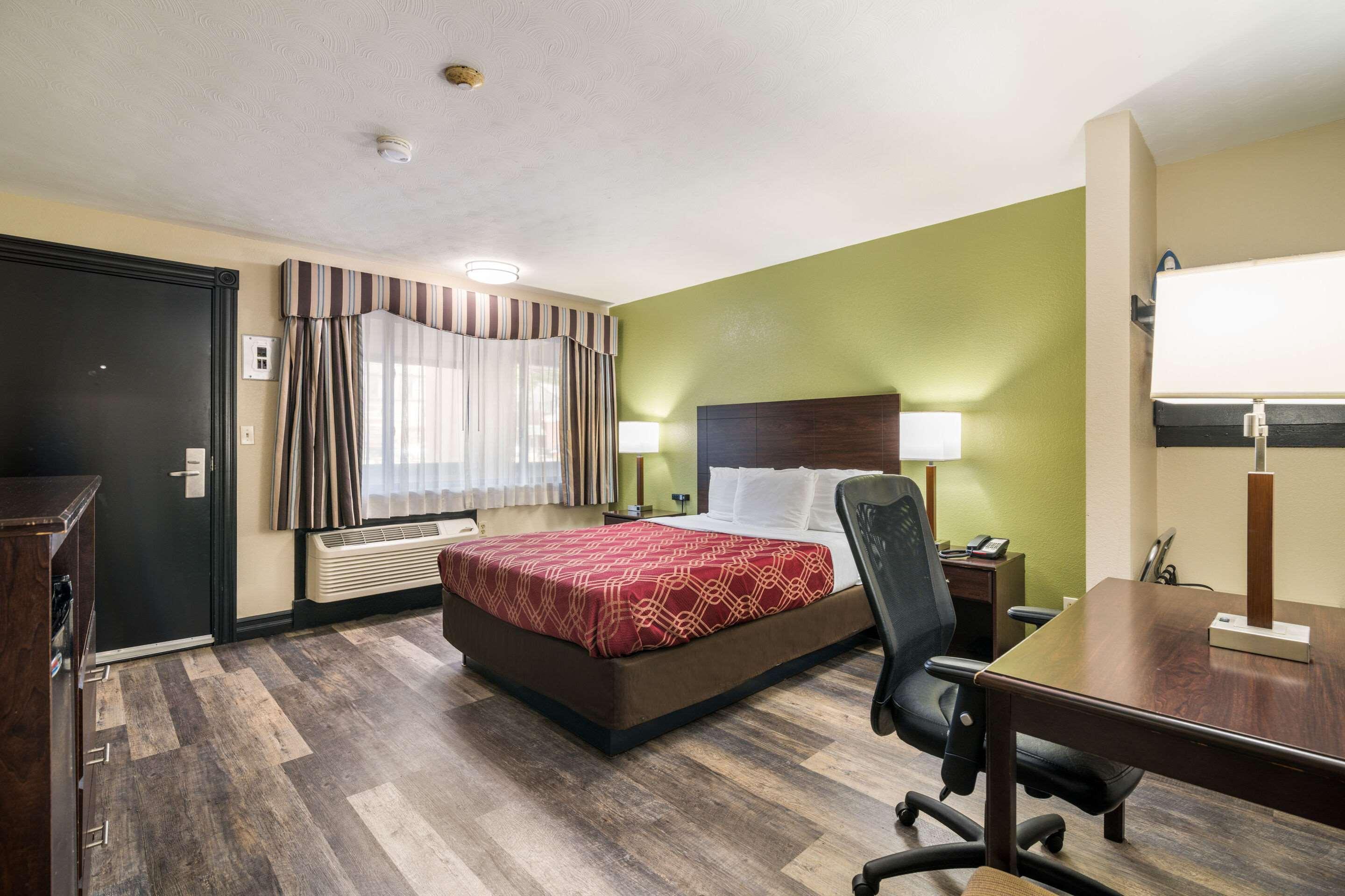 Econo Lodge Boston-Malden Exteriör bild