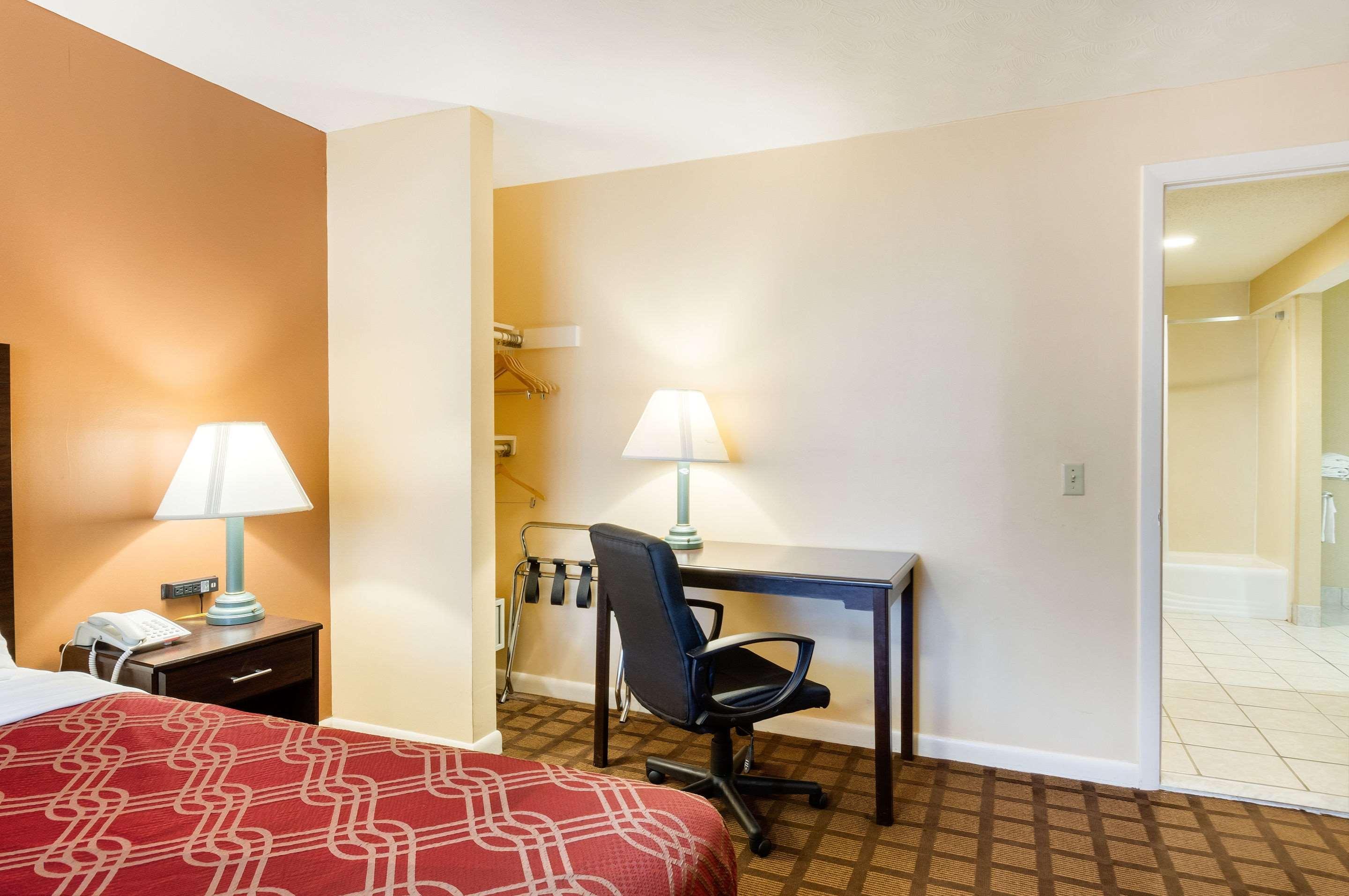 Econo Lodge Boston-Malden Exteriör bild
