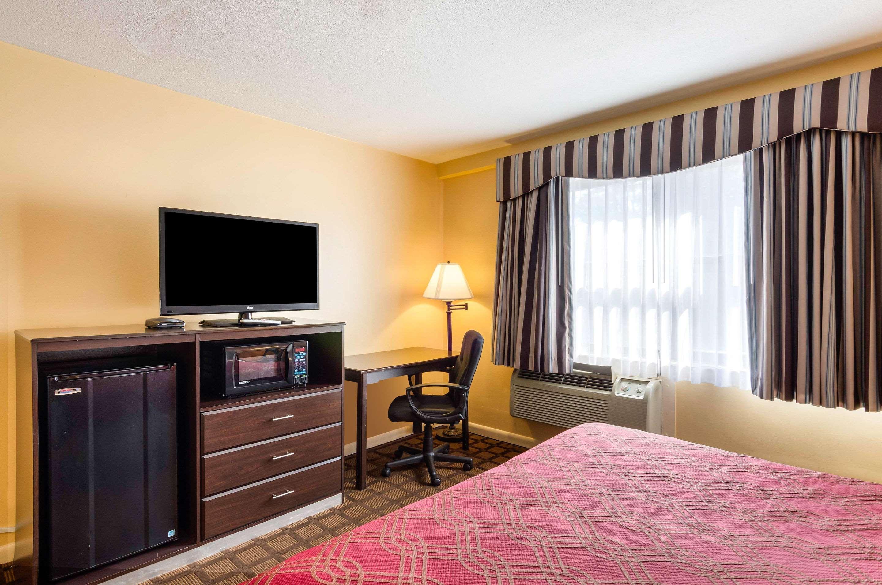 Econo Lodge Boston-Malden Exteriör bild
