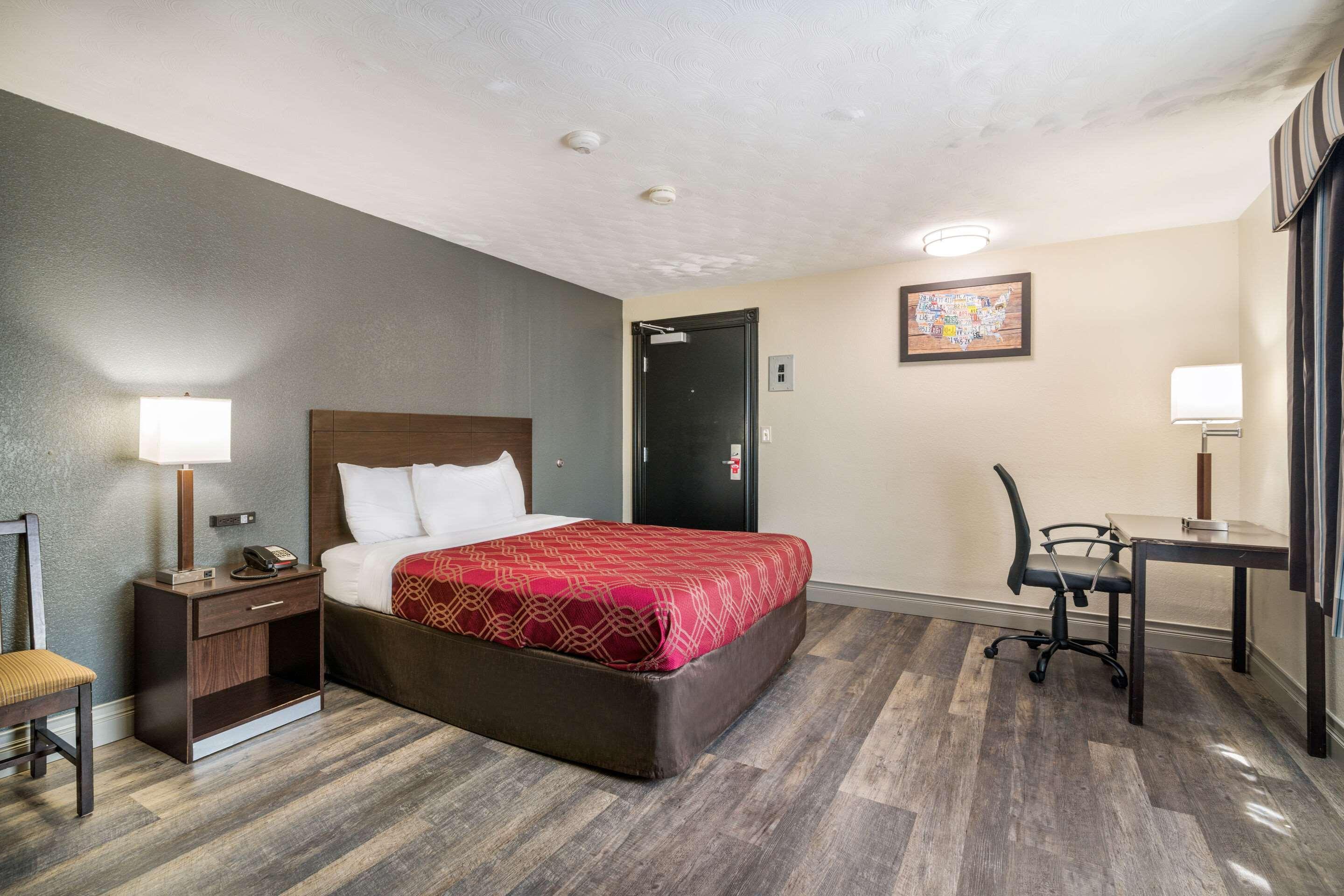 Econo Lodge Boston-Malden Exteriör bild